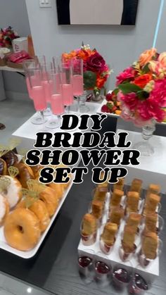 Donuts Bridal Shower Ideas, Bridal Shower Ideas At A Restaurant, Bridal Shower Brunch And Bubbly Theme, Hosting A Bridal Shower At Home, Cheers To Love Bridal Shower Ideas, Bridal Shower Black Theme, Bridal Shower Venue Ideas, Bridal Shower Welcome Table, Bridal Shower Table Scape