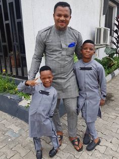 Dress Styles For Kids, Man Dress Design, African Dress Styles, Couples African Outfits, Senator Styles, African Wear For Men