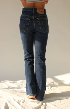 "*FREE DOMESTIC SHIPPING Beautiful vintage made in the USA, 1980s Levis 517 high waisted bootcut flare leg jeans. Slim fit with medium wash and nice fades in knees. Made in USA. Please refer to measurements below. <> Designer: Levis <> Made in USA <> Size: Please refer to measurements (model wears size 2-4 and stands 5'7\" tall ) <> Measurements: laying flat from left to right Waist: 13.5\" Front Rise: 9.75\" Hips: 16.75\" Inseam: 31.25\" leg hem width: 9\" <> 100% Levis Bootcut Jeans Women, Levis Women Jeans, Levi Bootcut Jeans, Bootcut Flare Jeans, Levis 517, Boho Denim, Levis Pants, Flare Leg Jeans, Pocket Jacket