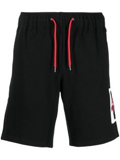 black cotton elasticated drawstring waistband contrasting laces jersey knit logo patch to the side above-knee length two diagonal pockets to the sides Sporty Drawstring Shorts For Streetwear, Casual Streetwear Shorts With Logo Waistband, Casual Shorts With Logo Waistband For Streetwear, Sporty Shorts With Logo Waistband For Streetwear, Sporty Athletic Shorts With Drawstring For Streetwear, Sporty Drawstring Athletic Shorts For Streetwear, Streetwear Shorts With Logo Waistband, Black Sportswear Shorts With Functional Drawstring, Sporty Black Athletic Shorts With Drawstring