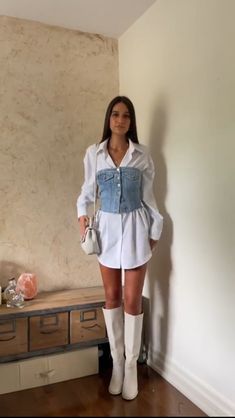 Cute casual outfit ideas for women. White t-shirt, denim corset top and white knee boots outfit inspiration for women. Chic style fall outfits ideas. Corset Top With Button Up Shirt, Outfits With Denim Top, Corset Top Over White Shirt, Shirt With Corset Outfit, White Shirt And Corset Outfit, Corset Top Over Shirt, Jean Corset Top Outfit, Denim Corset Outfit Ideas