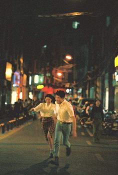 Drama Scene, Trendy Photography, Portrait Couple, Night Street, Pre Wedding Photoshoot Outdoor, Fotografi Digital, Couple Poses Reference, Fotografi Vintage, Film Inspiration