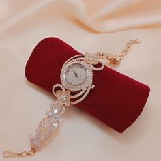 Stylish Watches For Girls, Best Comebacks, Gown Kurti, Pretty Watches, Apple Watch Fashion, Fancy Watches, Saree Gown, Make Up Videos