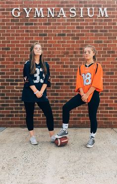 Holloween Costume Football, Athlete Day Spirit Week Outfit, Football Boys Halloween Costume, Spirit Week Sports Day Outfits, Sports Day Spirit Week Outfit, Halloween Costume Football Player, Football Costume For Women, Foot Ball Player Costume, Halloween Football Player Girl