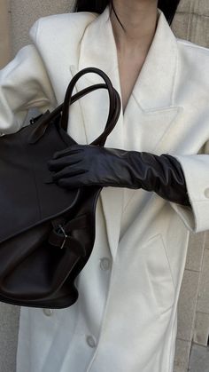 Opera Gloves Outfit, Cold Outfits Winter, Winter Fits Aesthetic, Aesthetic Gloves, Cold Winter Outfits, Outfits Cold Weather, Fits Winter, Gloves Aesthetic, Minimalism Clothes