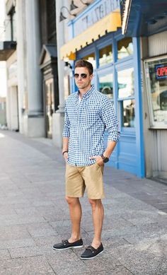 10 Bermudas Masculinas Para Turbinar os Looks de Verão - Canal Masculino Boat Shoes Outfit, Hipster Cafe, Casual Shorts Outfit, Preppy Mens Fashion, Preppy Summer Outfits, Short Men Fashion, Hipster Mens Fashion, Louis Armstrong