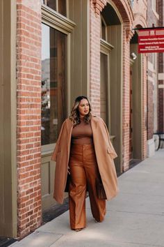 Mode Monochrome, Monochromatic Fashion, Monochromatic Outfit, Outfit Trends, Camel Coat, Curvy Girl Outfits