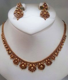 Jwellery Trending 2024 Indian Gold, North Indian Gold Necklace Design, Simple Gold Choker Designs, Grt Jewellers Necklace Set, Lightweight Gold Necklace Indian, Gold Necklace Set Simple Indian, Latest Gold Antique Necklace Designs, Gold Necklace Set Simple, Gold Necklace Set Bridal