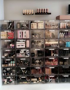 Boujee Bedroom Ideas, Makeup Boutique, Makeup Collection Storage, Makeup Station