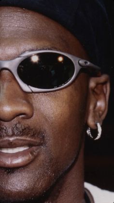 Sunglasses Campaign, Oakley Eyewear, Sports Aesthetic, Bedroom Posters, Drawing Images, Black Boys, Aesthetic Vintage, Michael Jordan, Fashion Killa