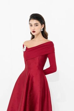 Aldona Fit and Flare Long Sleeved Taffeta Midi Dress | MEAN BLVD Winter Formal Off-shoulder Dress, Winter Evening Dress With Asymmetrical Neckline, Mean Blvd, Elegant Midi Dresses, Taffeta Dress, Chinese Dress, Looks Chic, 50s Fashion, Black White Red