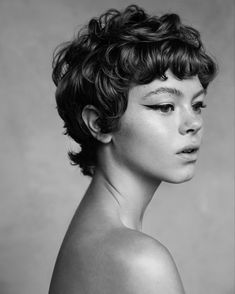 Curly Pixie Haircuts, 얼굴 드로잉, Curly Pixie, Pixie Haircuts, Hair Reference, Curly Hair Cuts, Short Curly Hair, Dream Hair