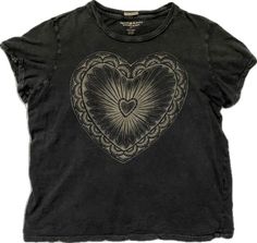 1990 Music, Girl Emo, Tumblr Grunge, Funny Kawaii, T Shirt Aesthetic, Black Clothes, Tiktok Fashion, New Rock, Heart Shirt