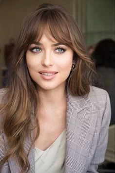 Rambut Brunette, Long Brown Hair, Long Hair With Bangs, Hair Envy, Dakota Johnson, Brunette Hair, Hair Today, Great Hair, Hair Dos