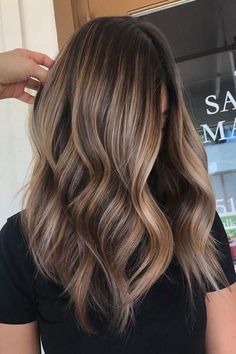 Blonde Natural, Medium Layered Hair, Layered Hairstyles, Medium Layered, Natural Highlights, Dark Hair With Highlights, Hair Color Light Brown