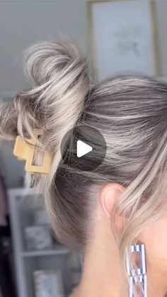 Easy Hair Clip Styles For Short Hair, Hairstyles With Medium Claw Clips, Thick Hair In Claw Clip, Updo With Pieces Hanging, How To Put Short Hair In A Claw Clip, Hair Claw For Short Hair, Quick And Easy Updos For Fine Hair, Short Hair In A Clip, Short Hair Updo With Clip