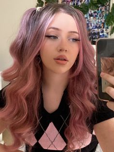 Hair Inspo Color Light, Gen Z Hair Color, Light Pink And Brown Hair, Feet Nails Color, Pink Money Piece Hair, Dusty Rose Hair, Pink Hair Streaks, Rambut Brunette, Light Pink Hair