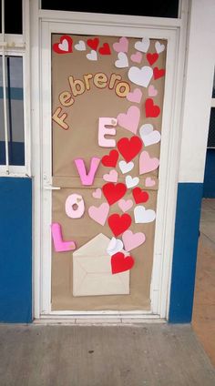 a door decorated with paper hearts and the words febreia e love written on it