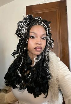 Angel Braids Black, Small Knotless With Curls, Black And White Braids, Coloured Braids, Black Knotless, Hair Color Guide, Cute Box Braids, Short Box Braids Hairstyles, French Curl