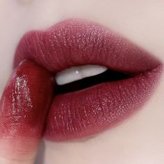 Lipstick Guide, Pretty Lips, Love Lips, Perfect Lips, Harry Potter Aesthetic, Lipstick Shades, Red Aesthetic, Cute Makeup