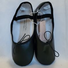 Freestyle By Danskin Size 2 Black Ballet Slippers. Fitted Black Dance Shoes For Spring, Black Fitted Dance Shoes For Spring, Casual Non-slip Dance Shoes For Spring, Casual Black Closed Toe Dance Shoes, Black Ballet Slippers, Black Taps, Ballet Kids, Black Ballet, Ballerina Shoes Flats