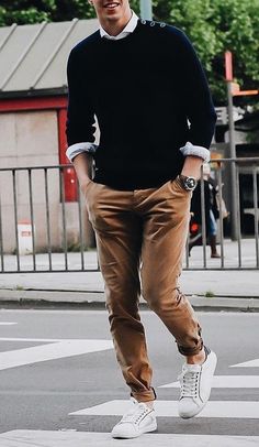 Outfit Hombre Casual, Outfits Quotes, Menswear Outfits, Jaket Denim, Mens Business Casual Outfits, Herren Style, Tee Shorts, Vans Converse