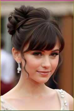 Looking for the perfect prom updoCheck out these glamorous hairstyles with bangs that offer elegance and flairThese updos are designed to enhance your prom look with a blend of sophistication and modern style. Vintage Updo With Bangs, Hairstyles For Prom With Bangs, Hairstyles With Bangs For Prom, Updo With Fringe, Wedding Updo With Bangs, Updo Bangs, Updo Hairstyles With Bangs, Glamorous Hair Updo, Chic Updo Hairstyles