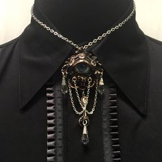 Shrine of Hollywood AZRAEL'S EYE NECKLACE Jewelry - Necklaces and Chokers Jewelry Character Design, Masc Fantasy Outfits, Oc Accessories Ideas, Necklace Reference, Alternative Mens Fashion, Fantasy Goth, Character Accessories, Fantasy Accessories, Moda Steampunk