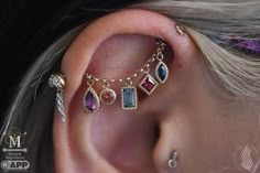 Cool Ear Piercing, Ear Piercing Curation, Ušný Piercing, Pretty Piercings, Ear Curation, Body Decor, Piercing Inspo, Fancy Sapphire, Cool Ear Piercings