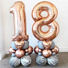 two large balloons are placed on top of each other in the shape of an number