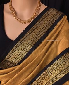 South Indian Party Wear Saree, South Indian Saree Look, South Look, South Indian Saree, Saree Pins, Indian Wedding Saree, South Indian Wedding Saree, Saree Ideas, Cotton Saree Blouse Designs