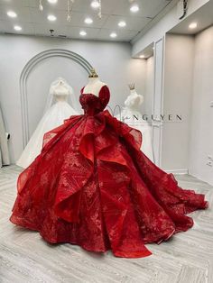 Queen Of Hearts Quinceanera Dress, Red Debut Gown, Royal Red Quinceanera Dresses, Quince Red Dresses, Big Red Dress, Red Princess Dresses, Fluffy Wedding Dress, Red And White Wedding