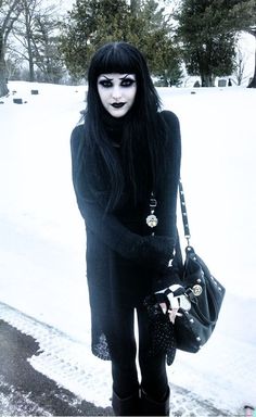 Winter Goth Outfits, Mall Goth Outfits, Dark Gothic Fashion, Winter Goth, Goth Outfit Inspo, Modern Goth, Goth Outfit Ideas