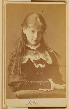 Unrecorded Lewis Carroll Photos 1870s Aesthetic, Old Vintage Photos, Victorian Portraits, Sepia Photography, Old Portraits, Victorian Photos, Susan Sarandon, Girl Friends