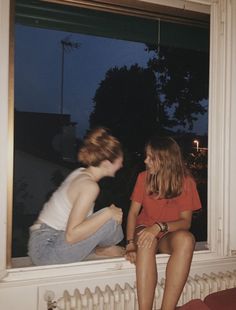 Chill Friends Aesthetic, Hanging Out With Friends Aesthetic, Chill Friends, Chill Mood, Mood Vibes, Night Friends, Chilling With Friends, After Life