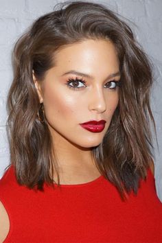 Ashley Graham Is Transformed After Cutting Her Long Hair Into A Lob, 2016 Ashley Graham Hair, Messy Long Bob, Brown Long Bob, Ashley Graham Style, Rambut Brunette, Long Bob Haircuts, Lob Haircut, Celebrity Hair Stylist, Long Bob Hairstyles