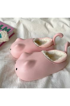 Shoes Cottagecore, Aesthetic Slippers, Bear Slippers Aesthetic, Kawaii House Shoes, Bunny Slippers Aesthetic, Mouse Aesthetic, Pink Bunny Slippers, Softgirl Outfits, Shop Y2k