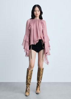 Ruffled chiffon blouse - Woman | MANGO USA Ruffle Tops Outfit, Denim Party, Chiffon Blouses, Coat Trends, Ruffle Bell Sleeve, Bohemian Blouses, Street Style Trends, Autumn Street Style, Flowy Blouse