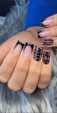 Short Black Set Nails, Classy Square Acrylic Nails Medium, Short Textured Nails, Baddie Shorties Acrylic Nails, Nail Shop Nails, Baddie Acrylic Nails Medium, Short French Nails With Design, Short Dramatic Nails, Short Baddie Nails Acrylic