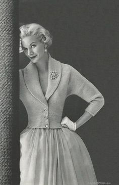 ELEGANT EVENING Jacket Knitting Pattern Vintage 1950s - Stunning / 5 Womens Sizes. $4.65, via Etsy. 40s Mode, 1950 Style, 1950 Fashion, Glamour Vintage, Fashion 1950s, 1950s Style, Vintage Knitting Patterns, Retro Mode