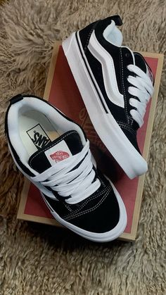 Estilo Vans, Tenis Vans, Trendy Shoes Sneakers, Pretty Shoes Sneakers, Shoe Wishlist, Shoes Outfit Fashion, Girly Shoes