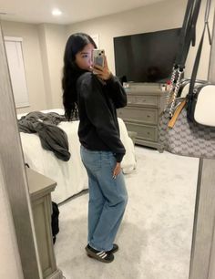 What To Wear On A Cold Day, Shoes To Wear With Sweatpants, Comfy Style Outfits, Rainy Outfit, Mirror Poses, Girly Fits, Ny Outfits, Hair Inspiration Long, Fall Ootd