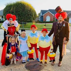 DIY Family Halloween costumes Alice in wonderland awesome family of 6 Halloween Costumes Alice In Wonderland Diy, Family Costumes For 6 Halloween, Alice In Wonderland Family Costume Ideas, Circus Family Costume Halloween, Halloween Family Of 6 Costumes, Alice In Wonderland Costume Family, Family Of 7 Halloween Costumes, Costume Ideas Alice In Wonderland