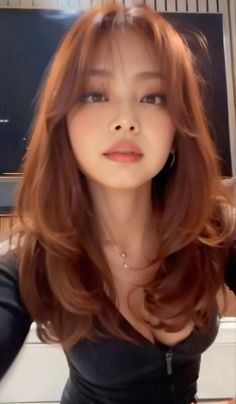 Jennie Kim Copper Hair, Korean Curls Short Hair, Bunny Face Type, Thinned Out Hair, Jennie Bangs, Asian Ginger Hair, Asian Copper Hair, Jennie Hairstyles, Jennie Hair