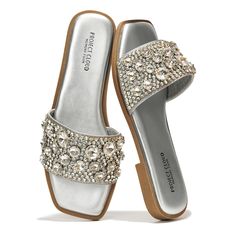 PRICES MAY VARY. 𝗟𝘂𝘅𝘂𝗿𝗶𝗼𝘂𝘀 𝗦𝗼𝗳𝘁 𝗟𝗲𝗮𝘁𝗵𝗲𝗿: Crafted from premium soft leather, these sparkly sandals for women provide a sophisticated touch to your wardrobe while ensuring durability and comfort, making them ideal women's flats for all-day wear. 𝗠𝗲𝗺𝗼���𝗿𝘆 𝗙𝗼𝗮𝗺 𝗣𝗮𝗱𝗱𝗶𝗻𝗴: The flats for women feature memory foam padding that adapts to the shape of your foot, offering unparalleled comfort and support, perfect for those looking for walking sandals women can rely on duri Cloud Sandals, Sparkly Sandals, Women Footwear, Flats For Women, Comfy Flats, Slides For Women, Sandals Flats, Womens Sandals Summer, Walking Sandals