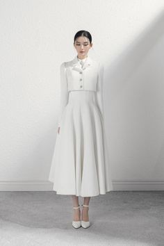 Mean Blvd, Pakaian Feminin, Mode Kpop, Modest Fashion Outfits, Looks Chic, 여자 패션, Cropped Jacket, Classy Dress, Elegant Outfit