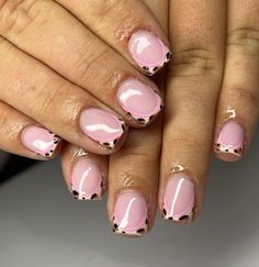 This nail design is perfect for anyone looking to add a little wildness to their summer French manicure. The subtle pink base with delicate leopard print tips offers a chic yet playful look. The leopard print is not only trendy but also incredibly easy to recreate at home.   Photo credit by: @nailsbyhanmcr Easy Biab Nail Designs, French Tips With Nail Art, Leopard Print Tip Nails, Pink Leopard Print Nails Acrylic, Short Acrylics Ideas, Short Leopard Print Nails, Leopard Print Nails French Tip