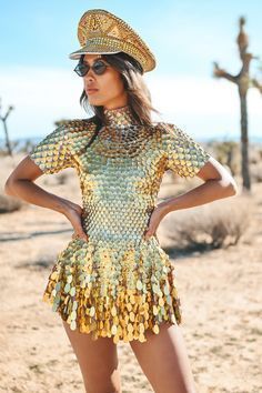 Unique Rave Outfits, Party Dress Gold, Unique Party Dresses, Festival Rave Outfit, Mardi Gras Outfits, Golden Dress, Festival Hat, Metallic Party, On The Dance Floor