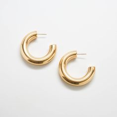 An update on our classic Medium Gold Hoops - This pair of gold hoops feature a chunky yet lightweight, for a bold look this Spring. PostBack Weight: Light Weight. Material: Gold Plated; Stainless Steel. Dimensions: Approx.9mm x 25mm (inner diameter) Color: Gold. Hypoallergenic Athleisure Accessories, Chunky Hoop Earrings, Gold Vermeil Jewelry, Vermeil Jewelry, Earring Sale, Gold Hoops, Gold Filled Jewelry, Steel Jewelry, Stainless Steel Jewelry