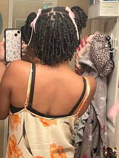 bows hairstyle. natural mini twosts How To Style Short Twists Natural Hair, Mini Braids On Natural Hair Styles, Short Mini Twists Hairstyles, Short Mini Braids, Mini Twists With Beads, Mini Braids On Natural Hair Short, Short Mini Twist Hairstyles, Bows Hairstyle, Mini Twist Hairstyles